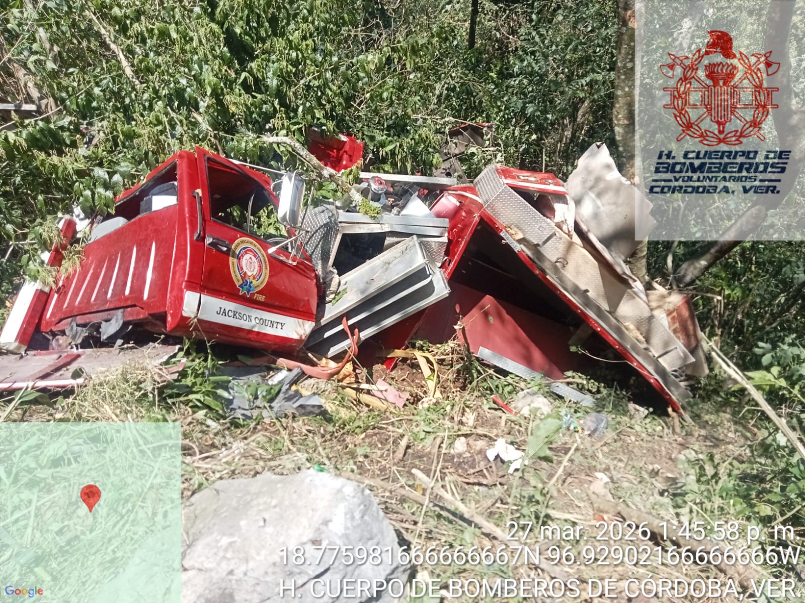 ¡Tragedia en la sierra! Camión de bomberos cae a barranco: un muerto y seis heridos...