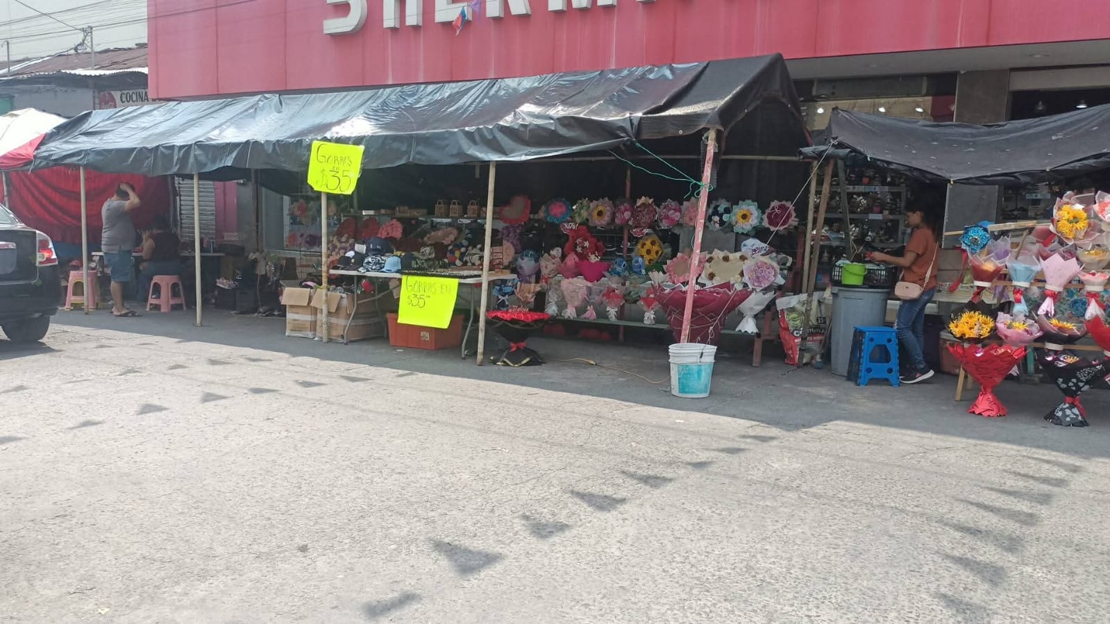 Hasta del 70% las pérdidas que registran negocios del "Tianguis del Amor" en Tierra Blanca, no hubo ventas de regalos de San Valentín!!!
