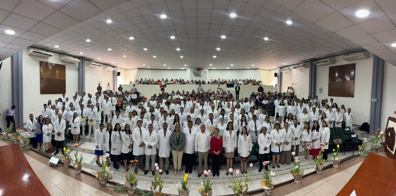 Realiza IMSS Veracruz Sur Ceremonia de Clausura a Médicos Residentes 2026
