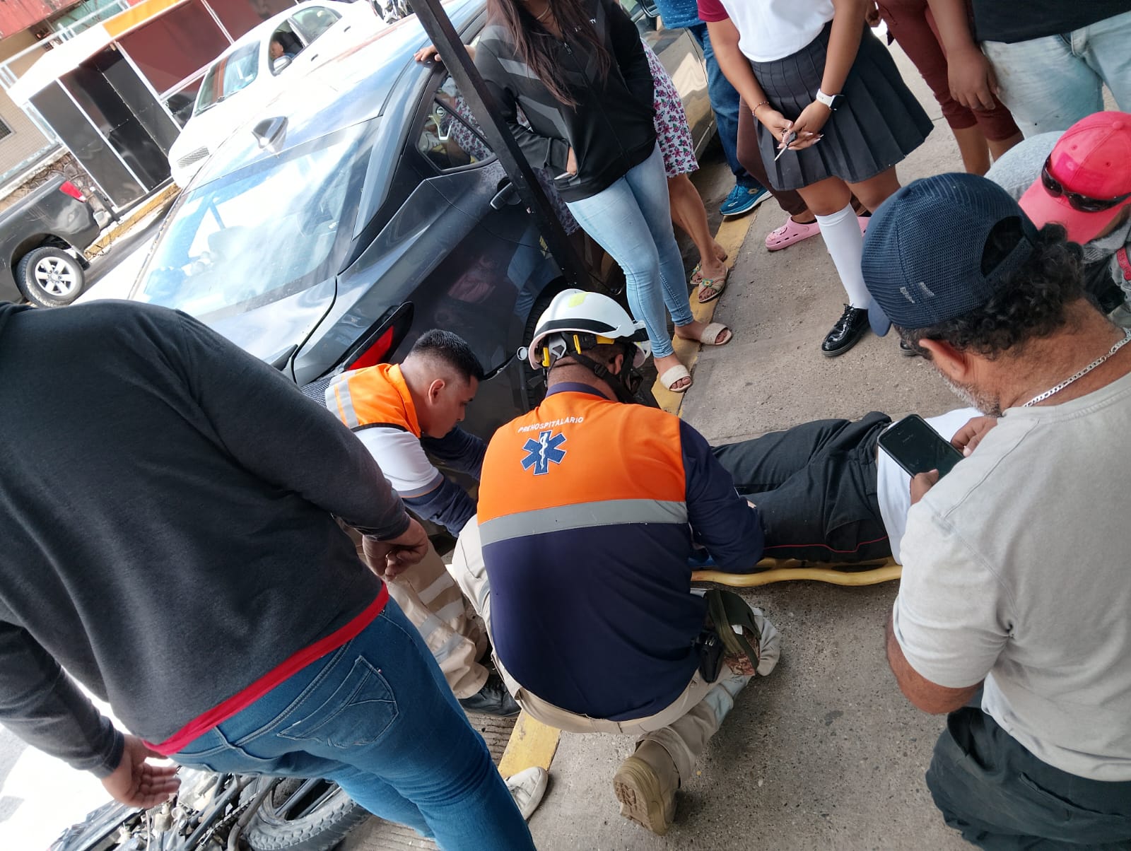 Joven sale severamente lesionado luego de un choque entre motocicleta y automóvil!!!