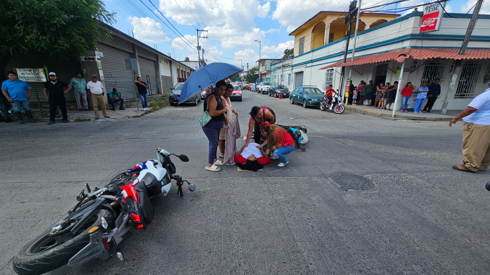 Choque de motos en Tierra Blanca, deja a dos jóvenes lesionados!!!